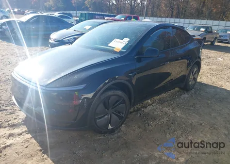 2026 Tesla Model Y Long Range Dual Motor All-Wheel Drive z USA, uszkodzony, nr VIN 7SAYGDED2TA446609
